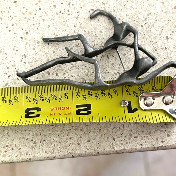 Modern Dancers Brooch darkened Silver-tone Metal Abstract Artistic Design Pin - Picture 10 of 11